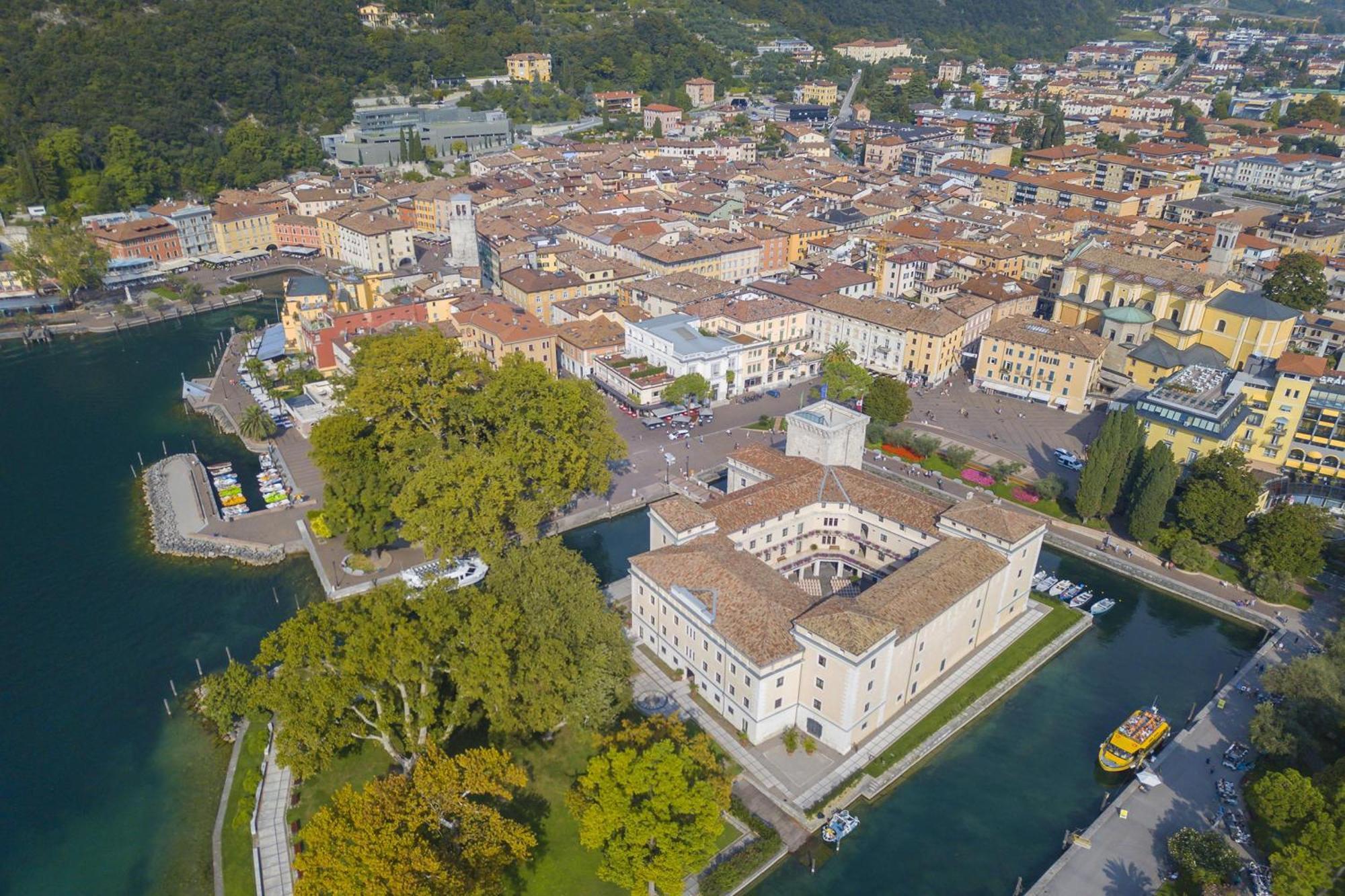 Casa Margherita Few Minutes From Lake - Happy Rentals Riva del Garda Eksteriør billede