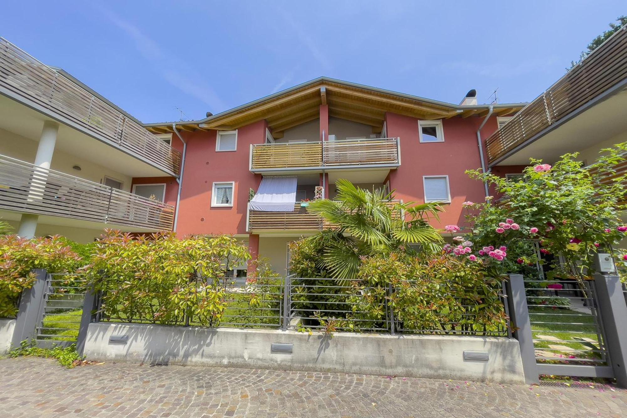 Casa Margherita Few Minutes From Lake - Happy Rentals Riva del Garda Eksteriør billede