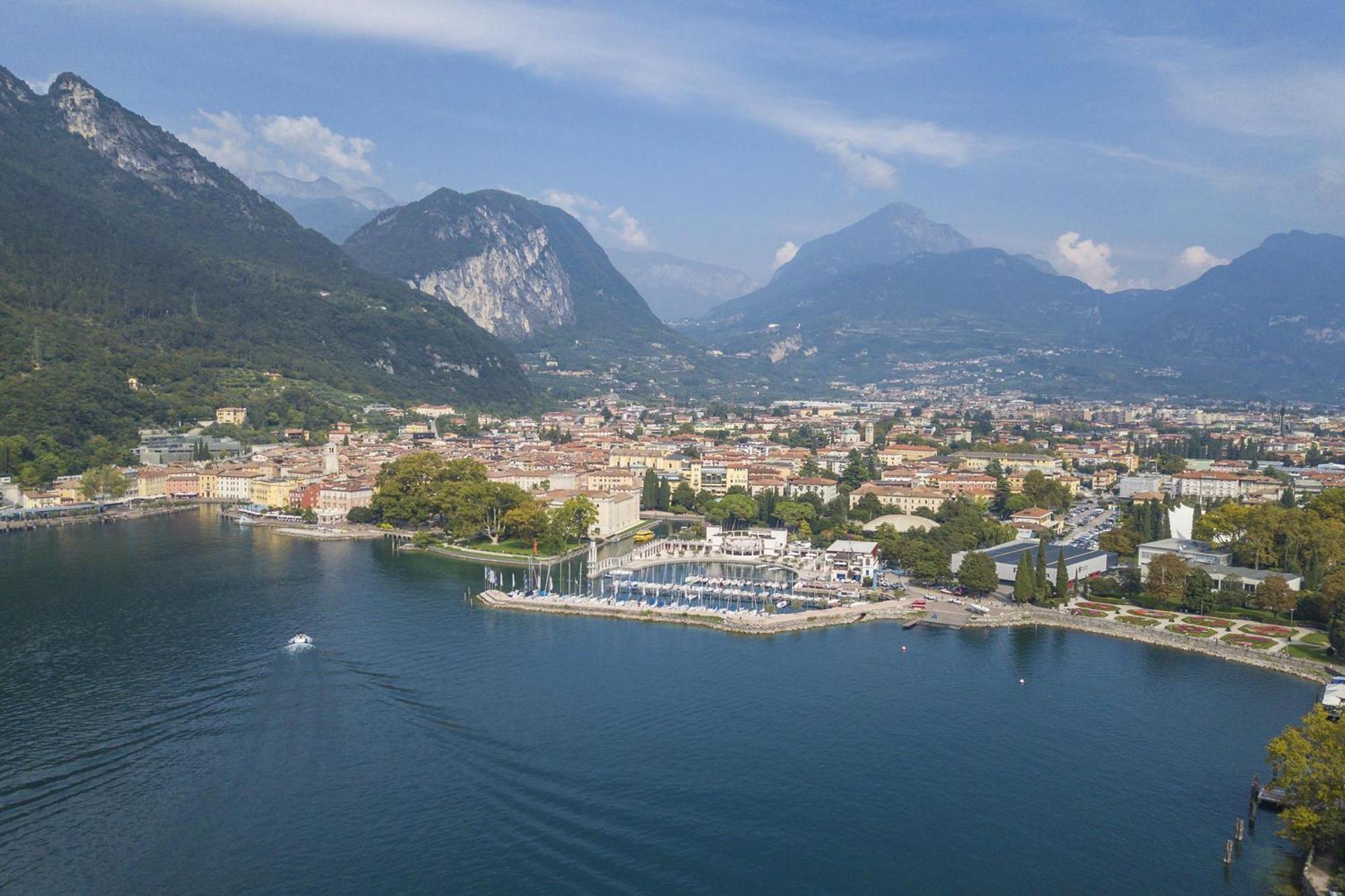 Casa Margherita Few Minutes From Lake - Happy Rentals Riva del Garda Eksteriør billede